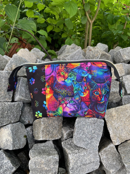 Täschchen mit Katzen, Bunte Katzen und Katzentazen Stoffe