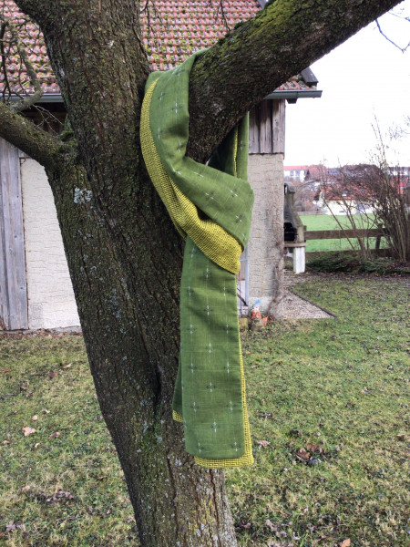 Schal Grün/ Materialpackung