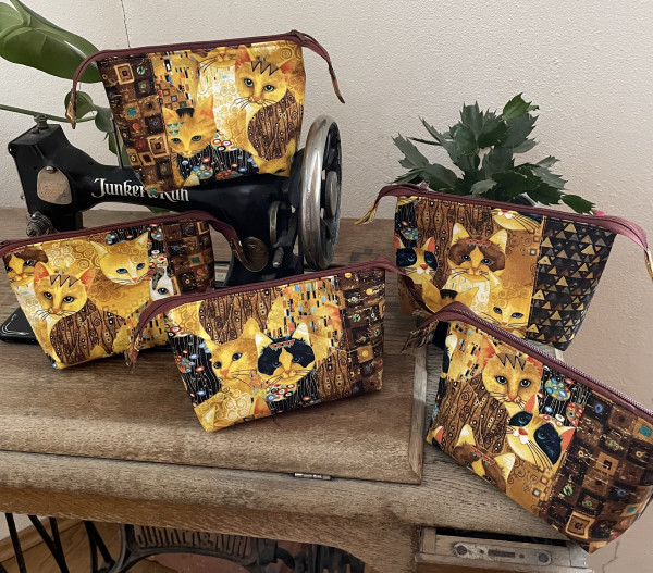 Stoffe mit Katzen/ Cat -Cleo, Stoffe mit Katzenmotiven, Täschchen mit Katzen.